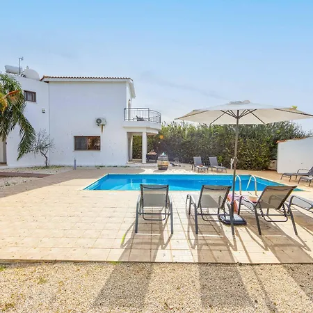Pella Villa